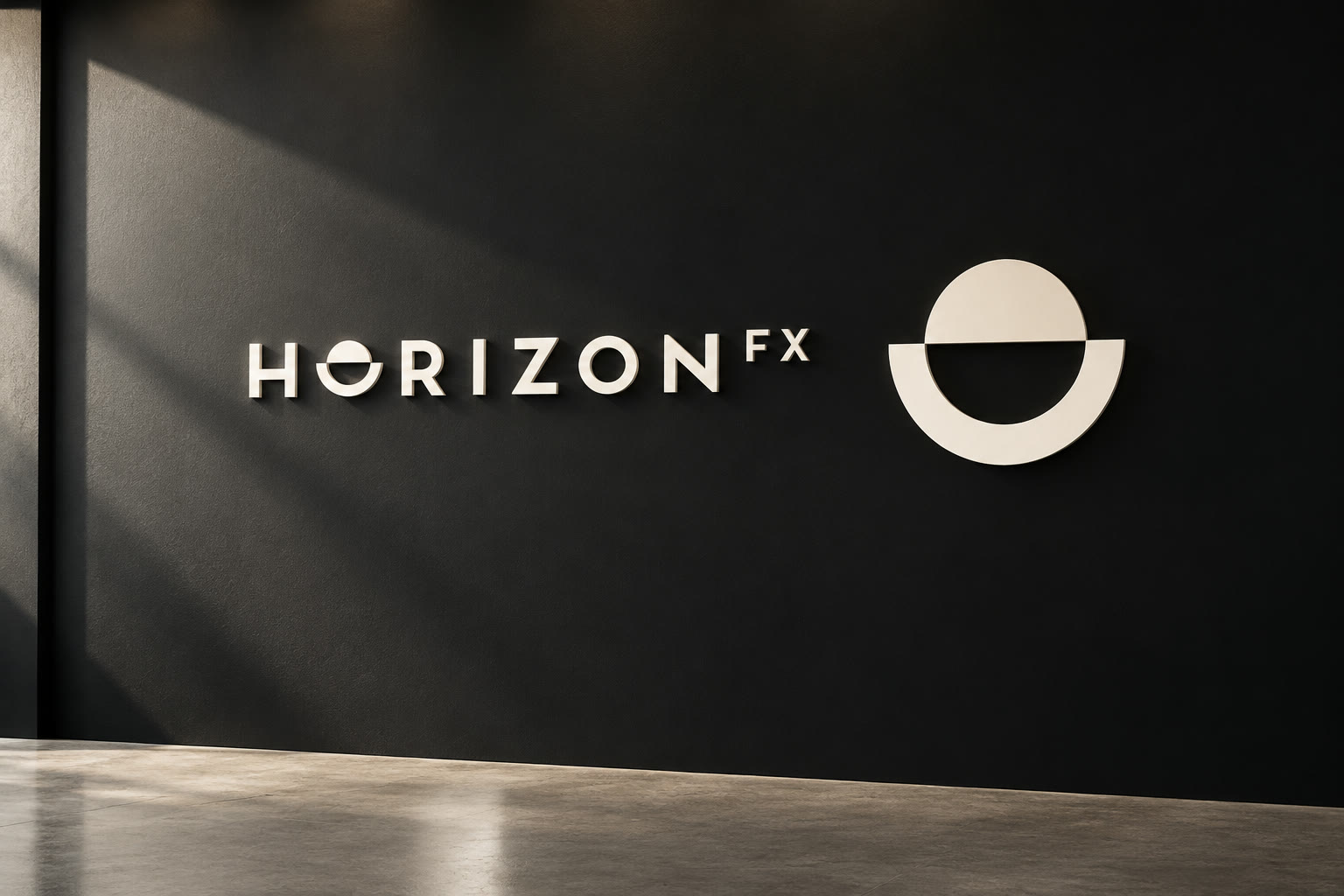 Het HorizonFX woordmerk op een zwarte wand